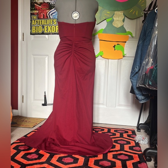 Strapless crimson thigh slit David’s Bridal gown - Picture 2 of 6